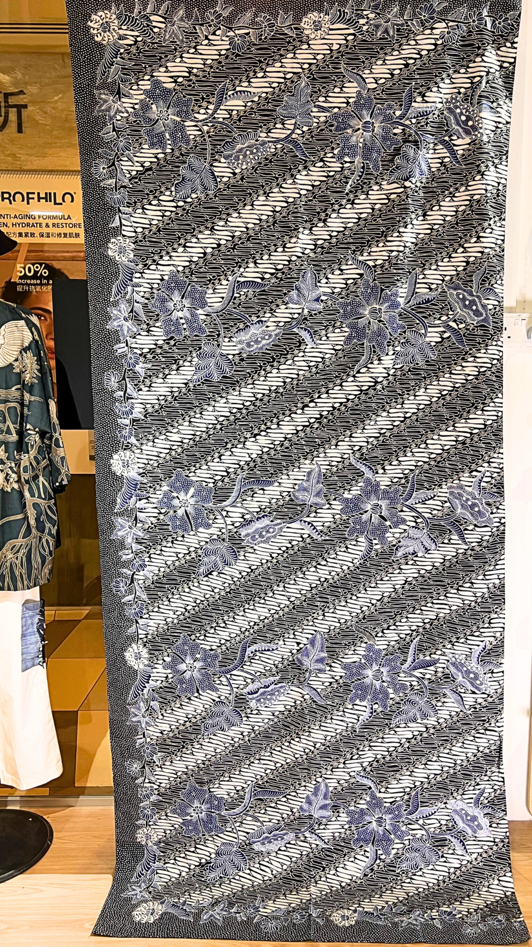 Nyana Nyana Hand Drawn Batik Tulis Cotton Fabric – Naturally Dyed Artisan Textile | Parang Bunga Biru