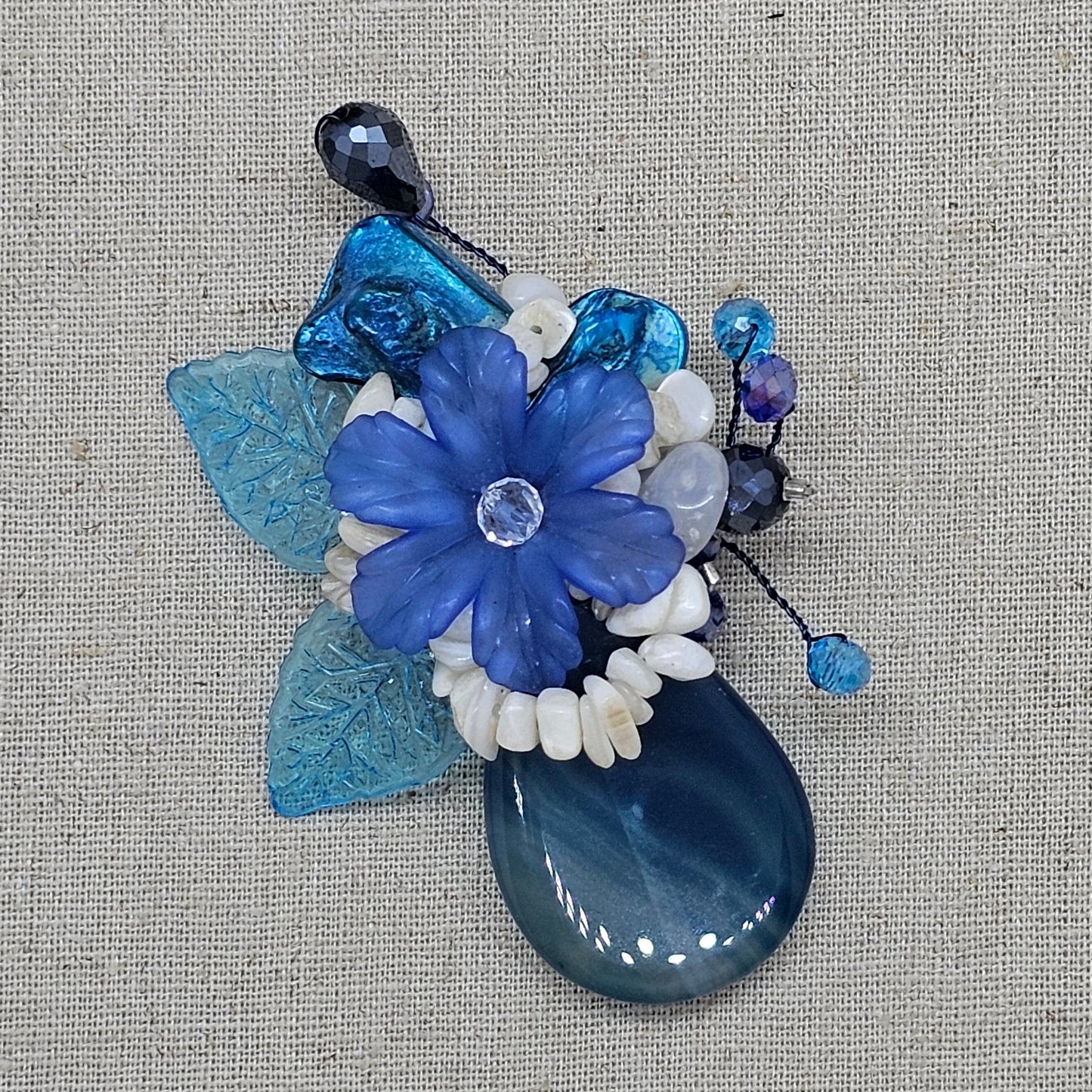 Nyana Nyana Shell and Fresh Water Pearl Brooch Kerongsang