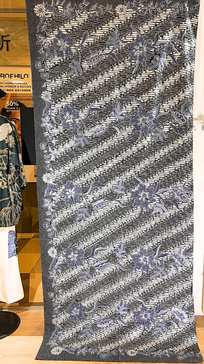 Nyana Nyana Hand Drawn Batik Tulis Cotton Fabric – Naturally Dyed Artisan Textile | Parang Bunga Biru