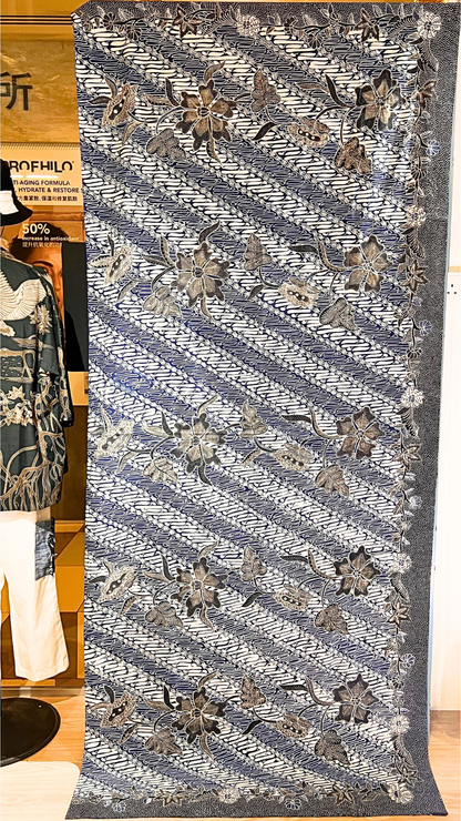 Nyana Nyana Hand Drawn Batik Tulis Cotton Fabric – Naturally Dyed Artisan Textile | Parang Bunga Hitam