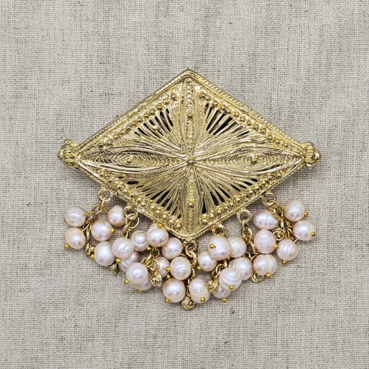 Nyana Nyana Fresh Water Pearl Diamond Shaped Brooch Kerongsang Gold