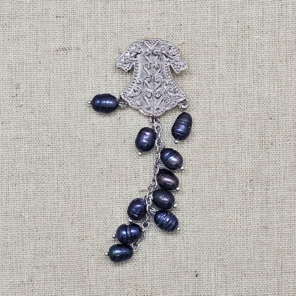 Nyana Nyana Fresh Water Pearl Kebaya Shaped Brooch Kerongsang Small