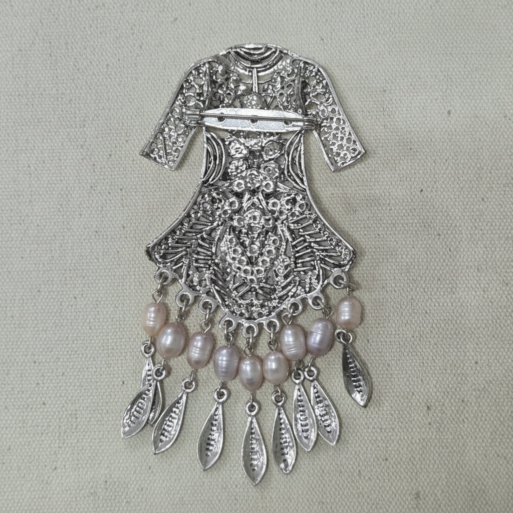 Nyana Nyana Fresh Water Pearl Kebaya Shaped Brooch Kerongsang Gold L