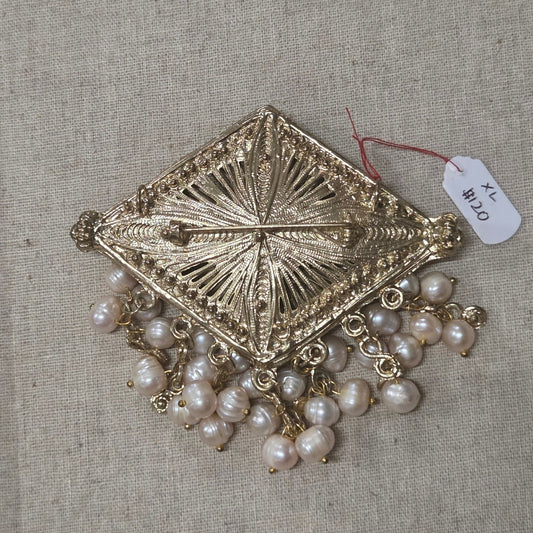 Nyana Nyana Fresh Water Pearl Diamond Shaped Brooch Kerongsang Gold