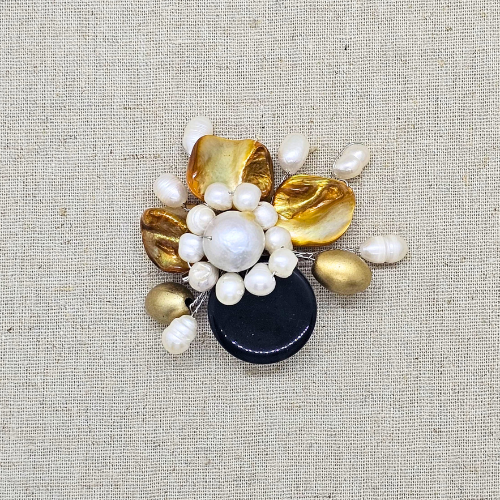 Nyana Nyana Shell and Fresh Water Pearl Brooch Kerongsang